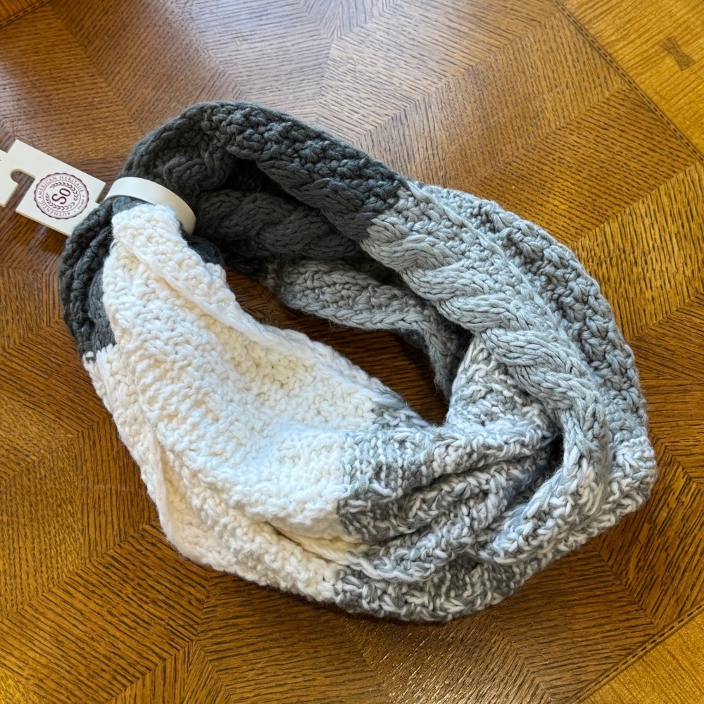 NWT SO American Heritage Loop Infinity Scarf Cable Knit Colorblock Gray White